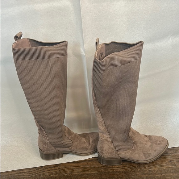 Steve Madden Tan Knee-High Boots with Suede Accents - Picture 4 of 7
